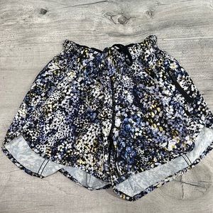 Lululemon Tracker V Short 4”. Size 4